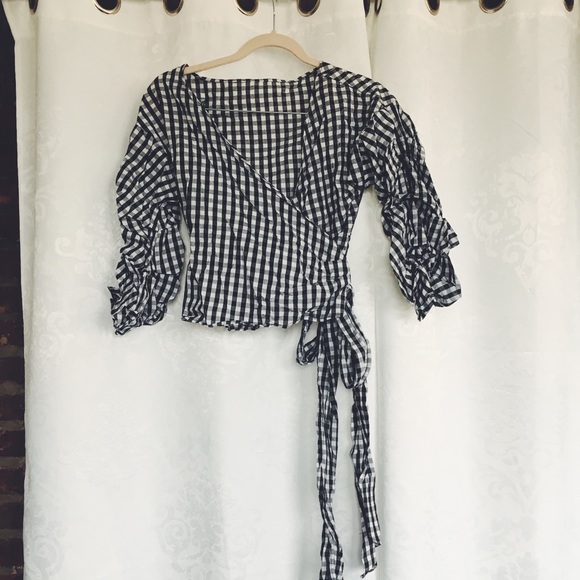 🆕Cassidy Gingham Puff Sleeve Wrap Top - Picture 8 of 8